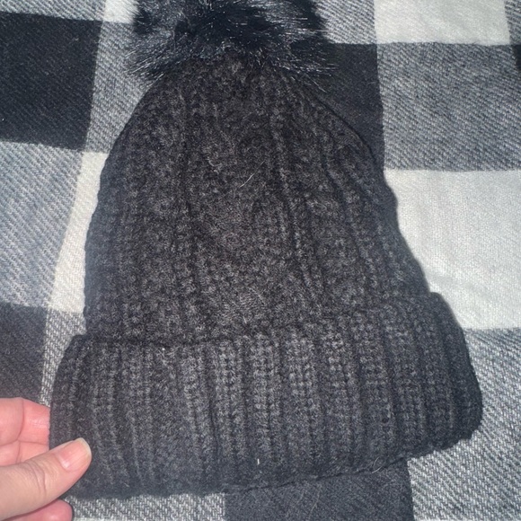 New Redness black Pom Pom hat - Picture 2 of 3